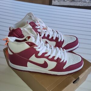 Nike (Sweet Beet) SB